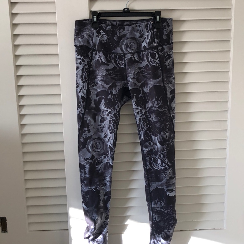Black/Gray Floral Workout Leggings by Calia